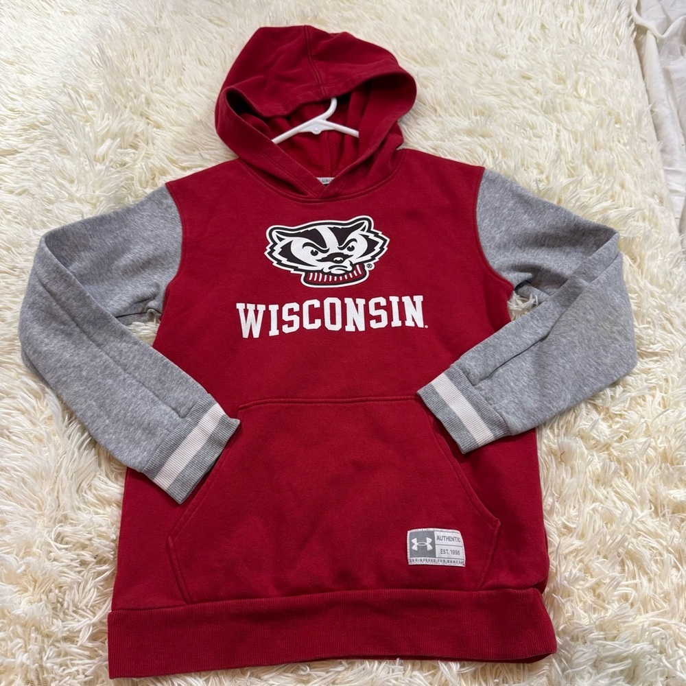 W43. Under Armour Wisconsin Badgers Red and Gray Hoodie (YMD)